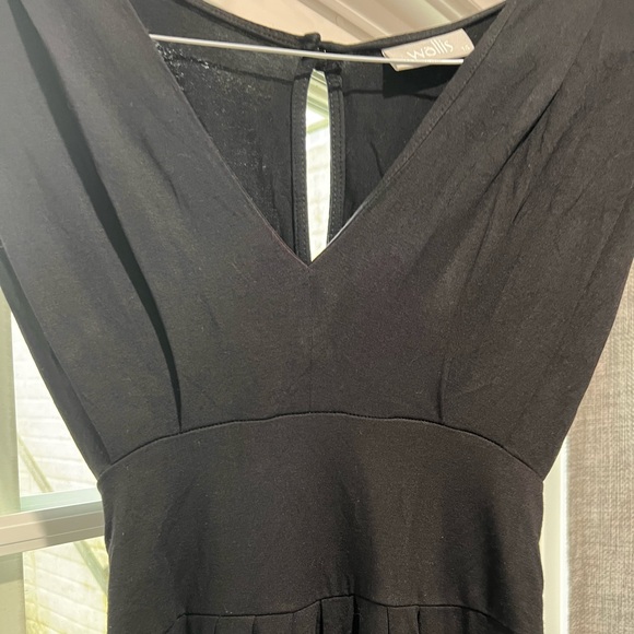 Flattering Womens black dress with low neck🖤 - Picture 3 of 7